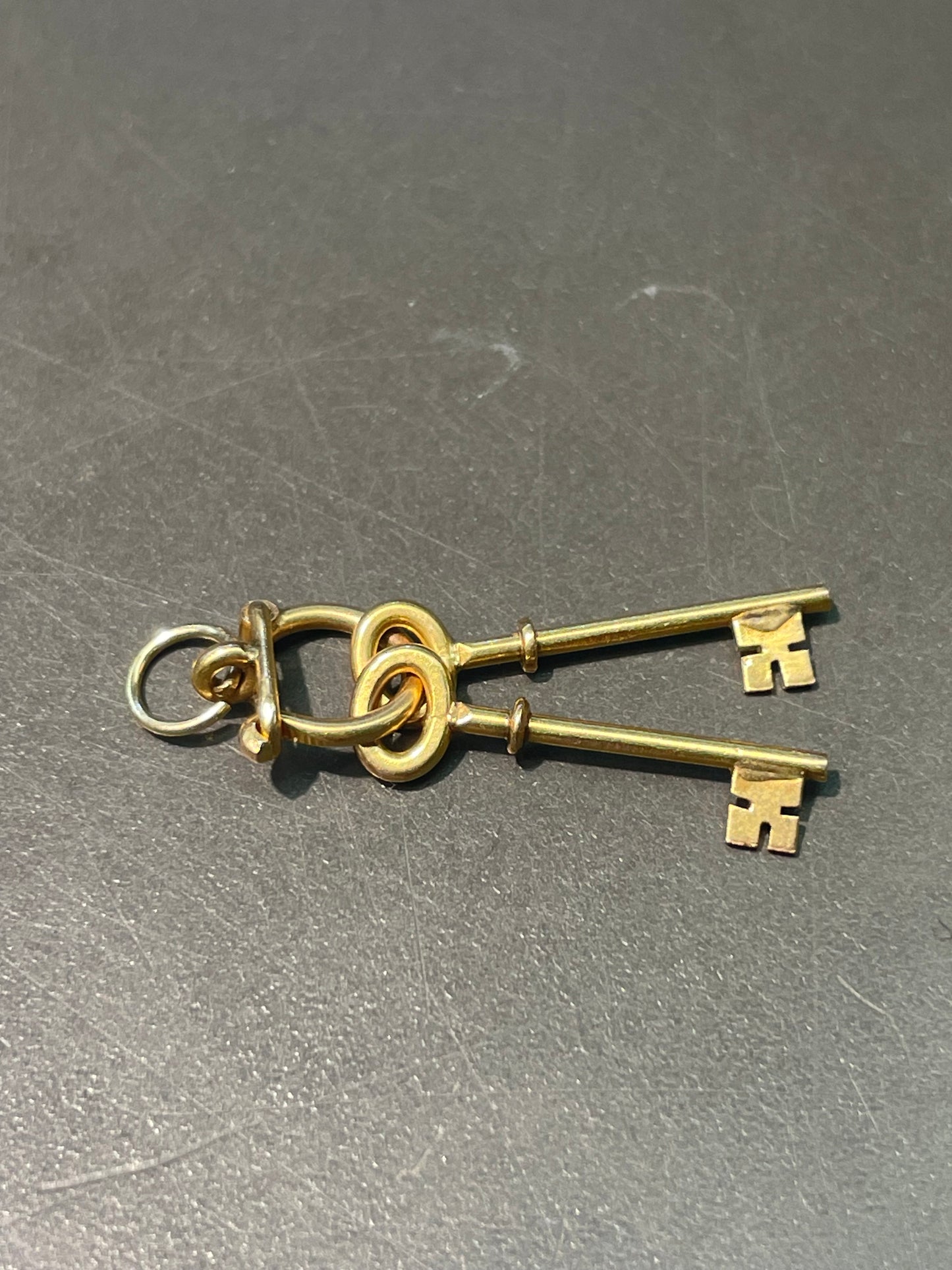 复古 18K 金钥匙吊坠