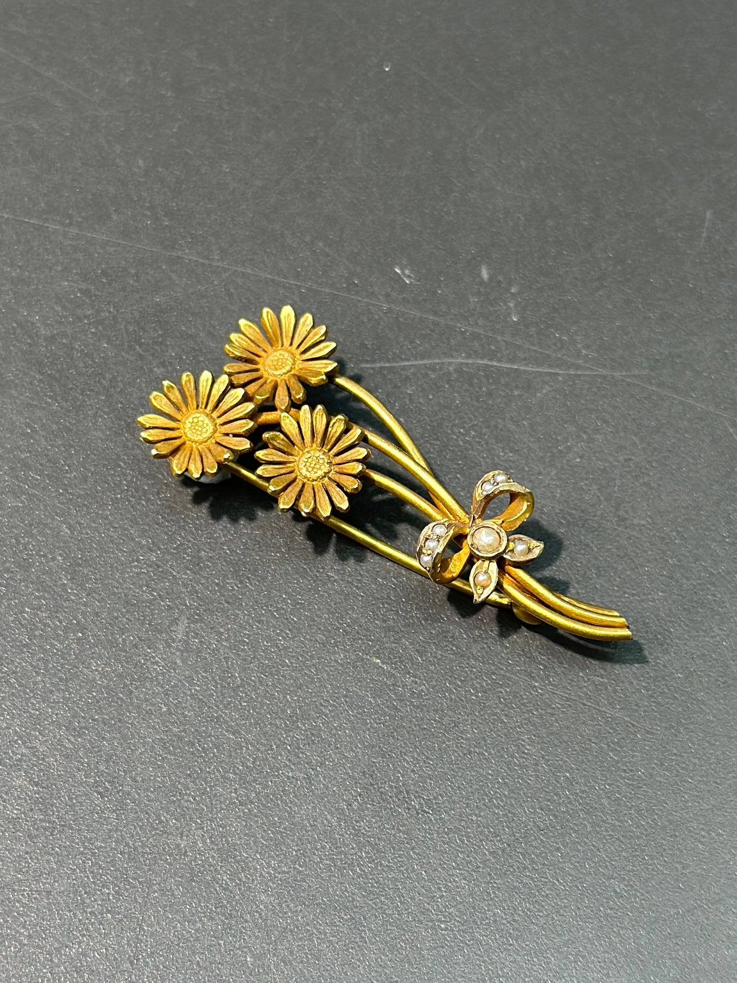 Art Nouveau 14K Gold Budle of Daisy Brooch