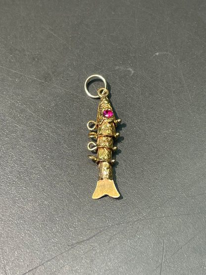 复古 18K 金铰接式鱼形吊坠
