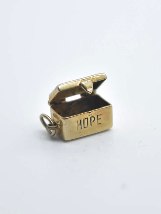 Charme de coffre au trésor articulé « Hope » vintage en or 10 carats