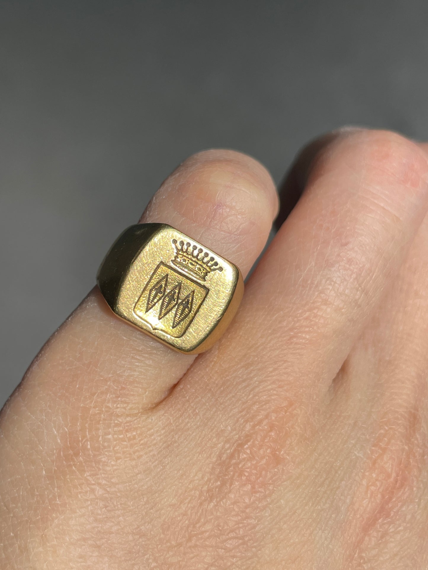 Vintage 18K Gold Crown Signet Intaglio Ring