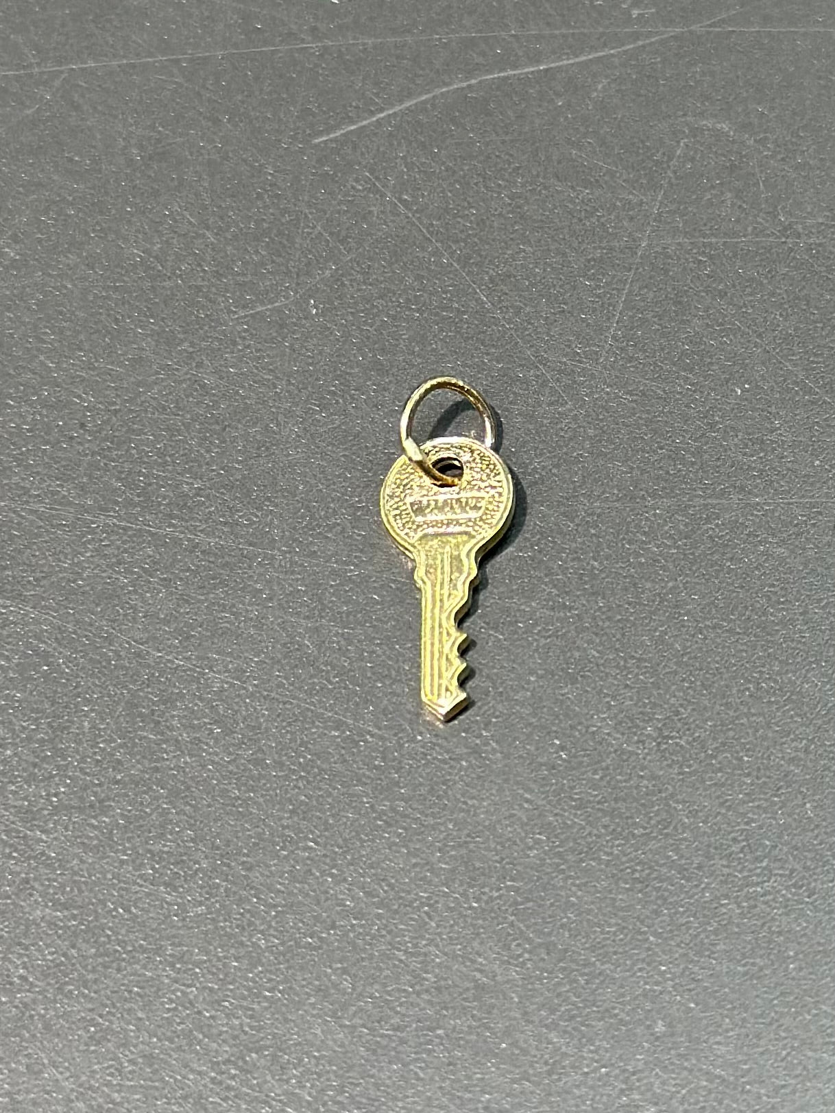 Vintage 14K Gold Apre il Tuo Cuore Key Charm