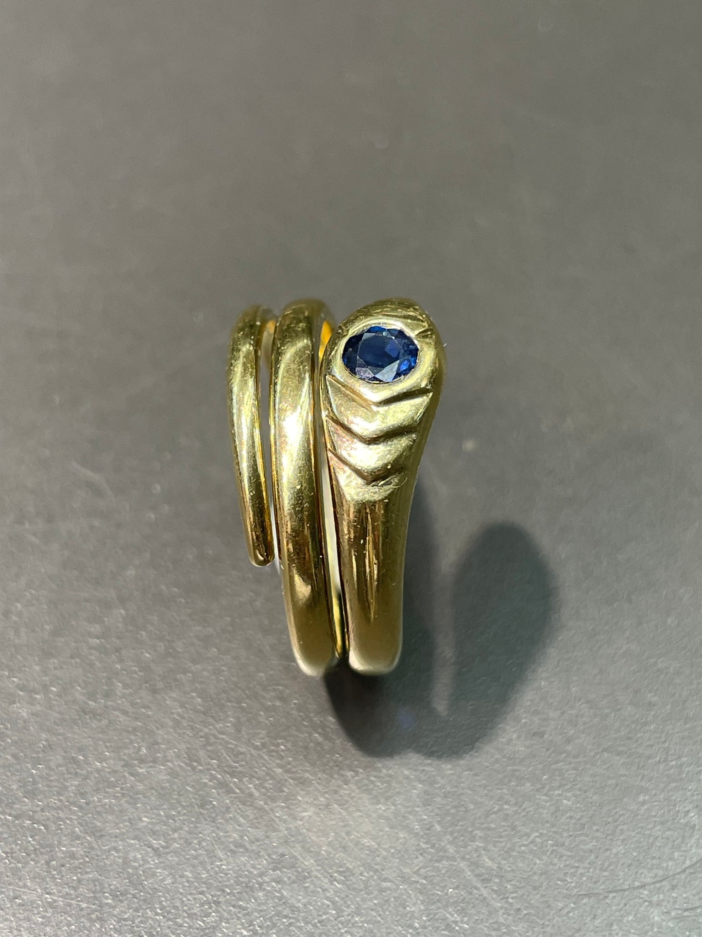 Vintage 18K Yellow Gold Sapphire Snake Coiled Ring