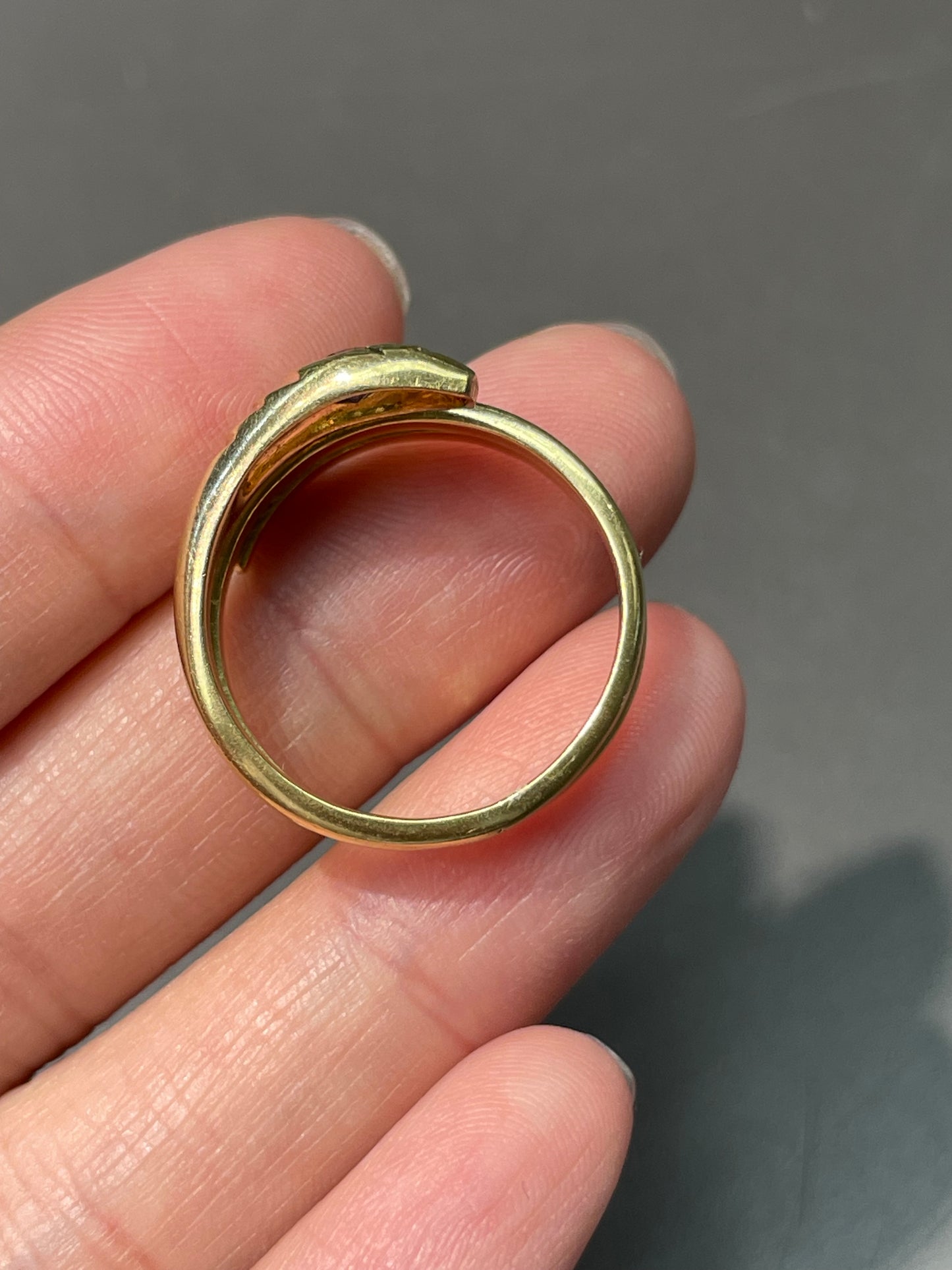 Vintage 18K Yellow Gold Sapphire Snake Coiled Ring