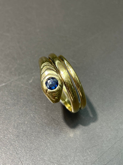 Vintage 18K Yellow Gold Sapphire Snake Coiled Ring
