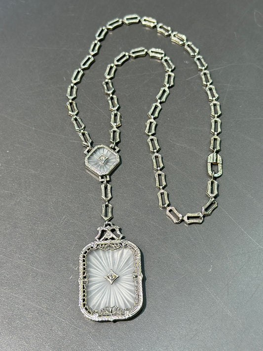 [SUR RÉSERVE] Collier pendentif en verre de camphre en filigrane de diamants en or 14 carats édouardien