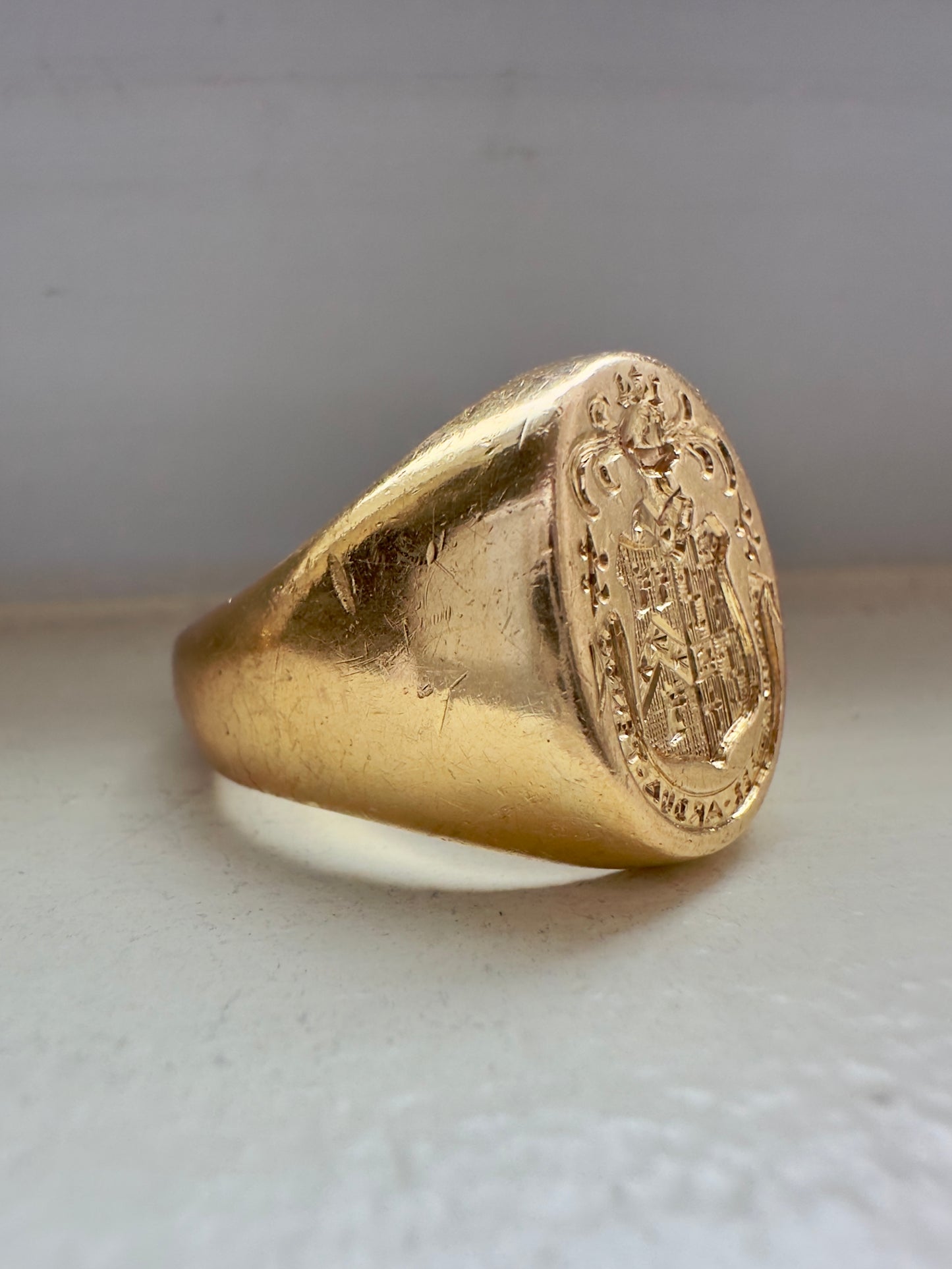 Vintage 14K Gold Knight Shield Intaglio Signet Ring SZ 11