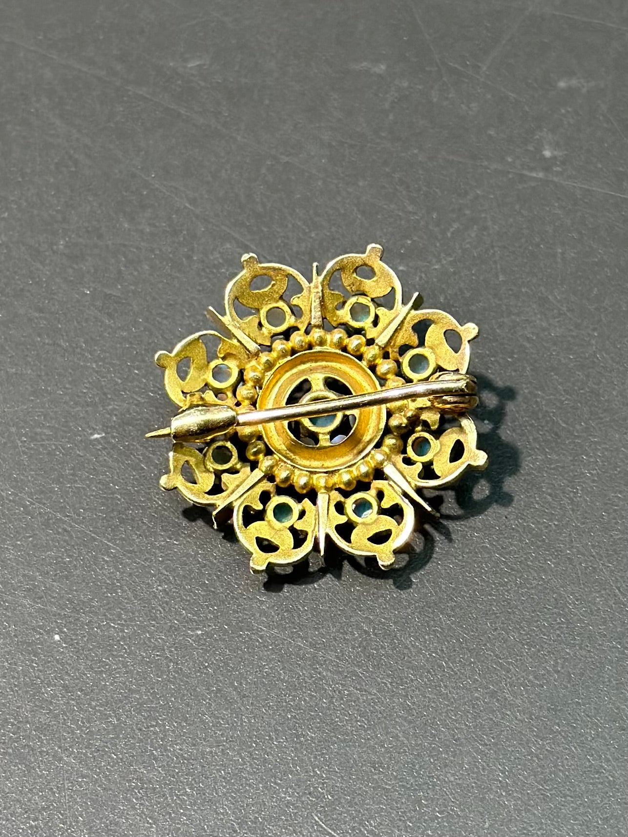 维多利亚 14K 金蛋白石簇胸针