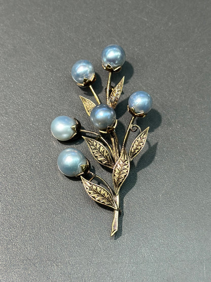 ￼复古 14K 金珍珠花胸针