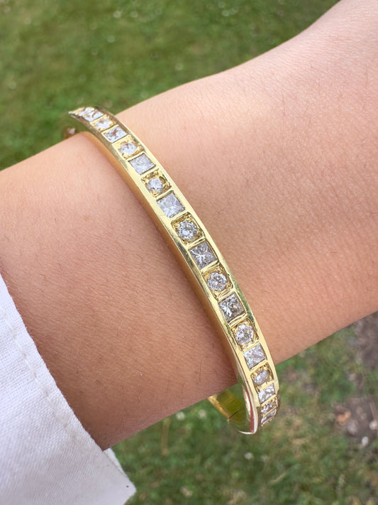 18K Gold Princess Cut and Round Cut Diamond Bangle