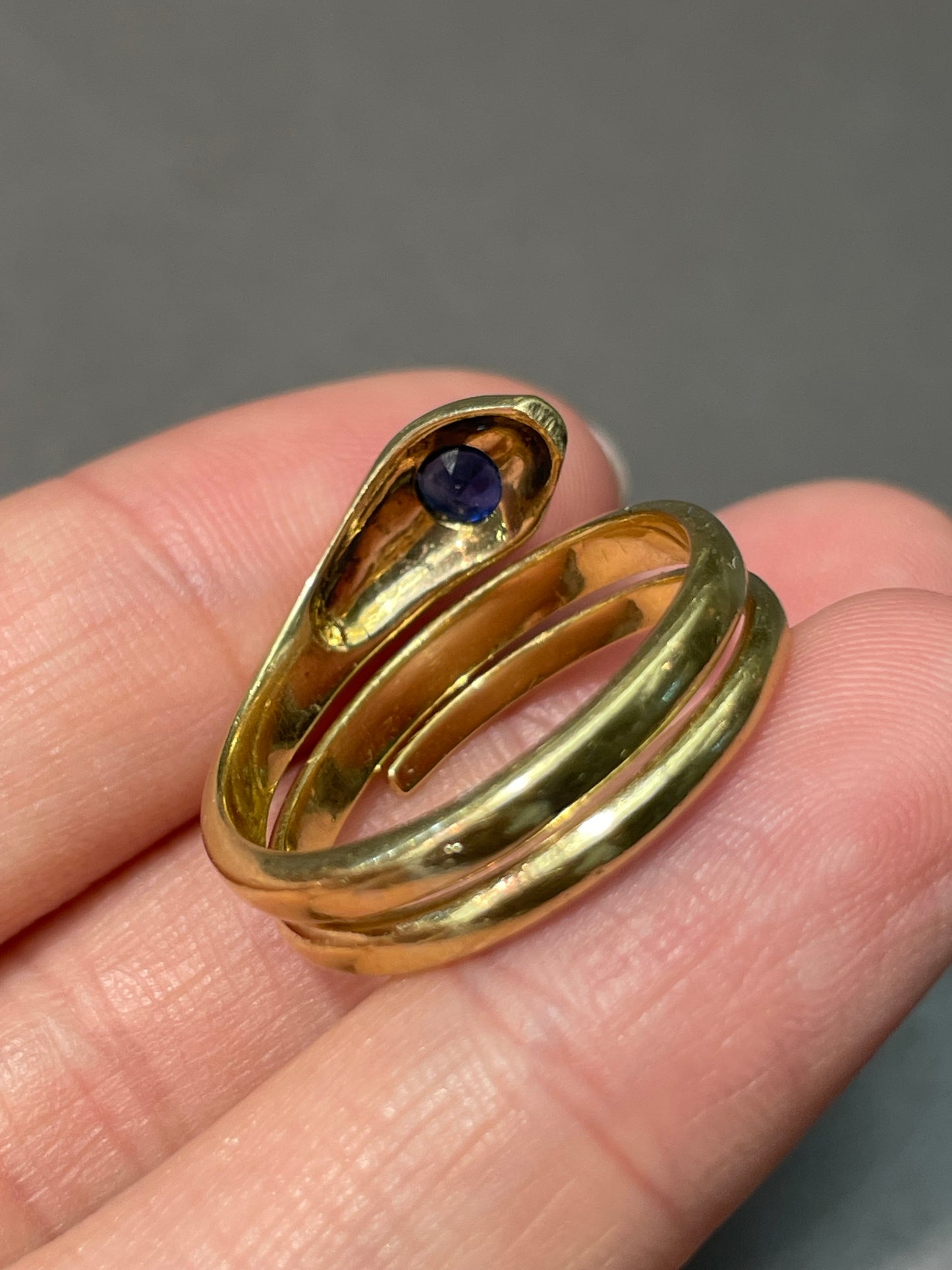 Vintage 18K Yellow Gold Sapphire Snake Coiled Ring