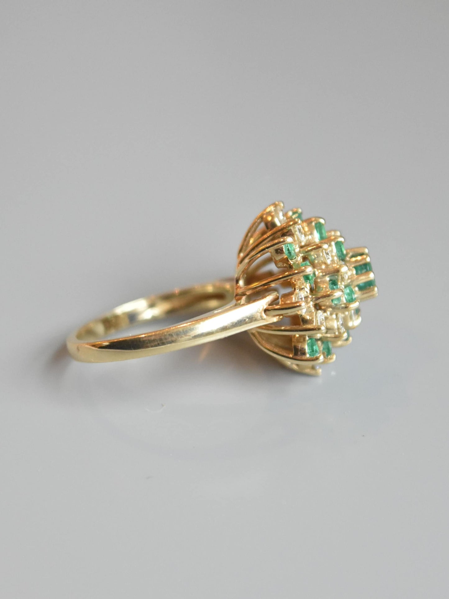 Vintage 14K Gold Emerald Diamond Cluster Ring SZ 6.5