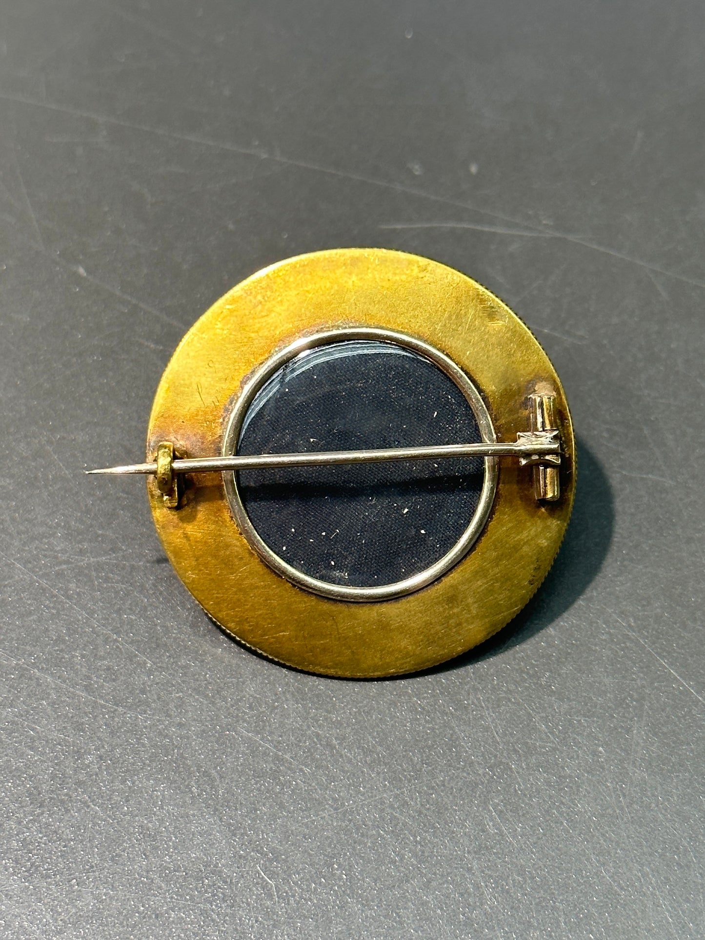 维多利亚 14K 金铁铝榴石和珍珠胸针