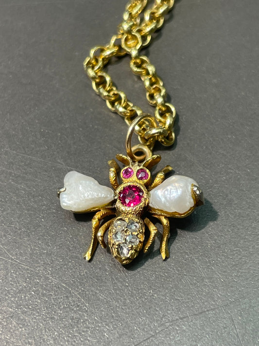 Antique 18K Gold 0.05 CTW Diamond Ruby Bee Charm