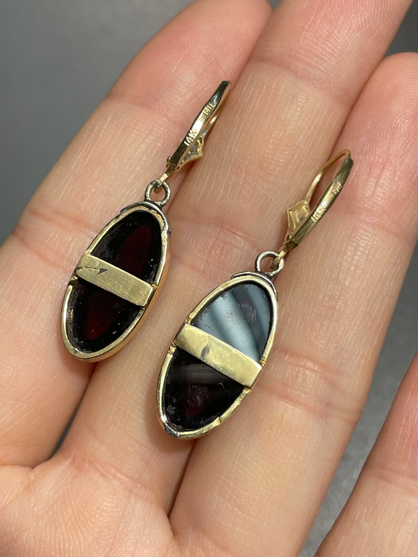 Antique 14K Gold Elongated Cabochon Garnet Earring