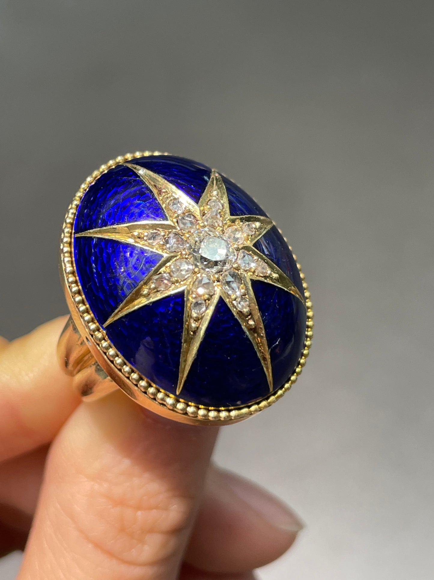 维多利亚 14K 黄金 0.95 CTW 钻石蓝色扭索纹珐琅星光戒指