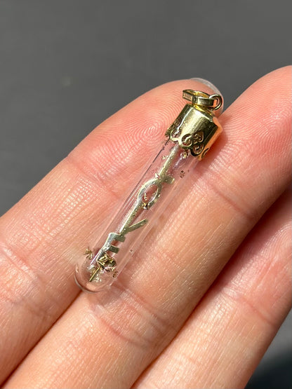 18K 金 LOVE 金粉摇动器吊饰