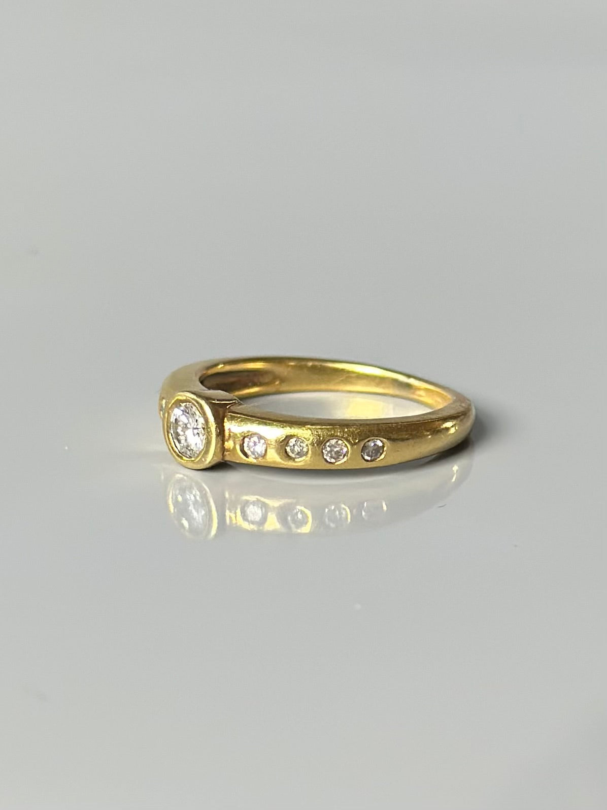 18K Gold Diamond Bezel Ring SZ 6.5