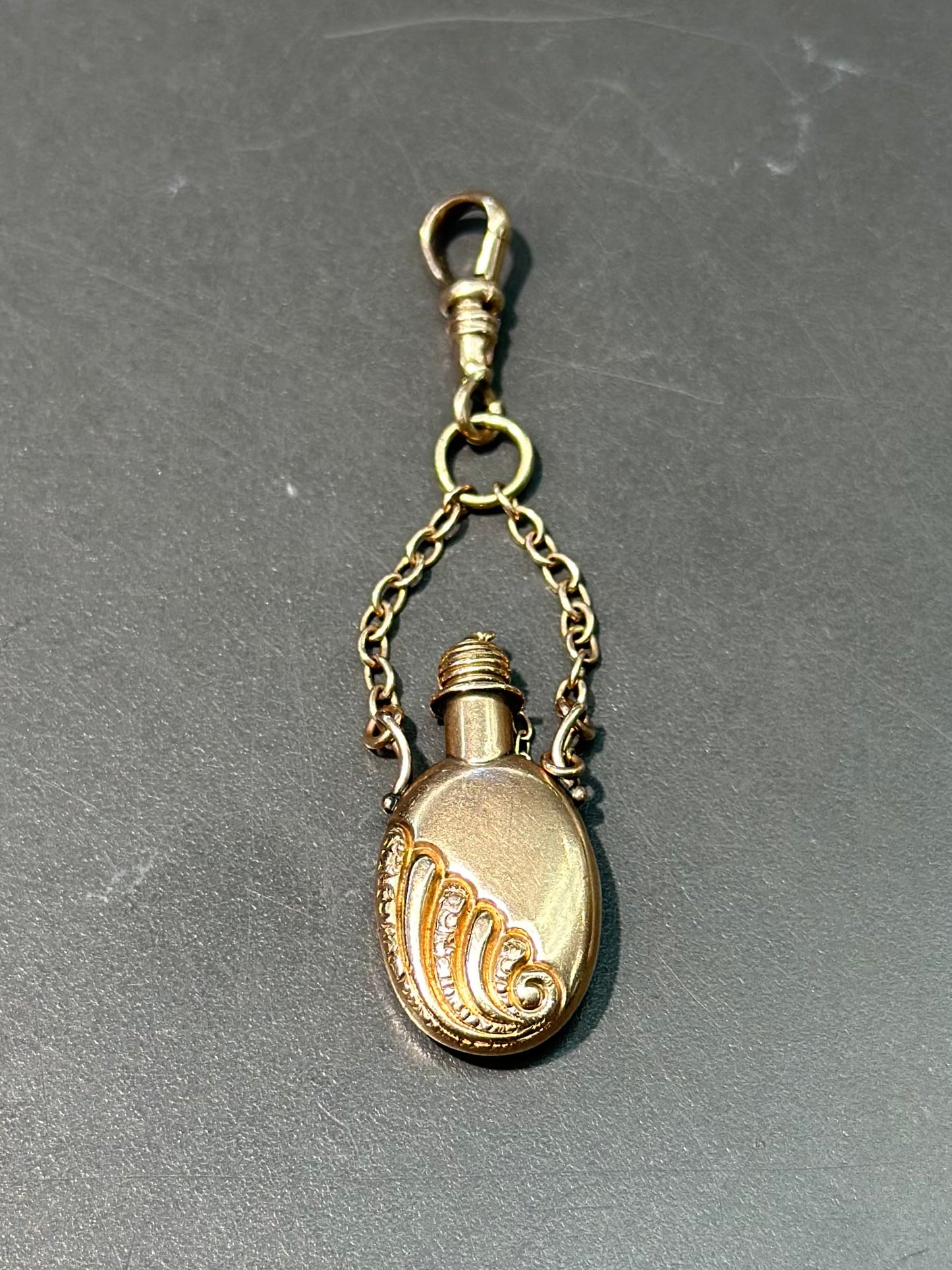 Charme pendentif de bouteille de parfum en or victorien 14 carats