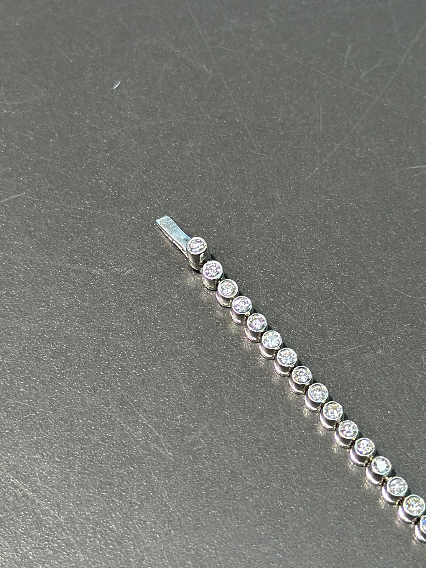 18K 金钻石镶边网球手链 1.95 CTW