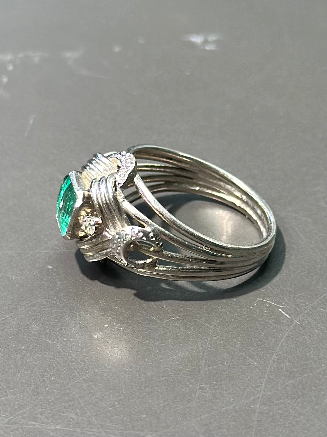 Vintage 18K Gold Colombian Emerald Diamond Ring