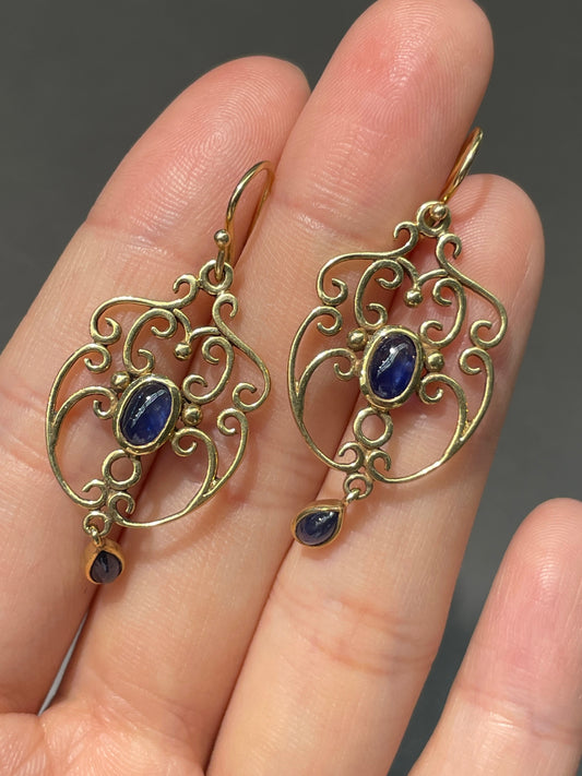 14K Yellow Gold Sapphire Motif Earring