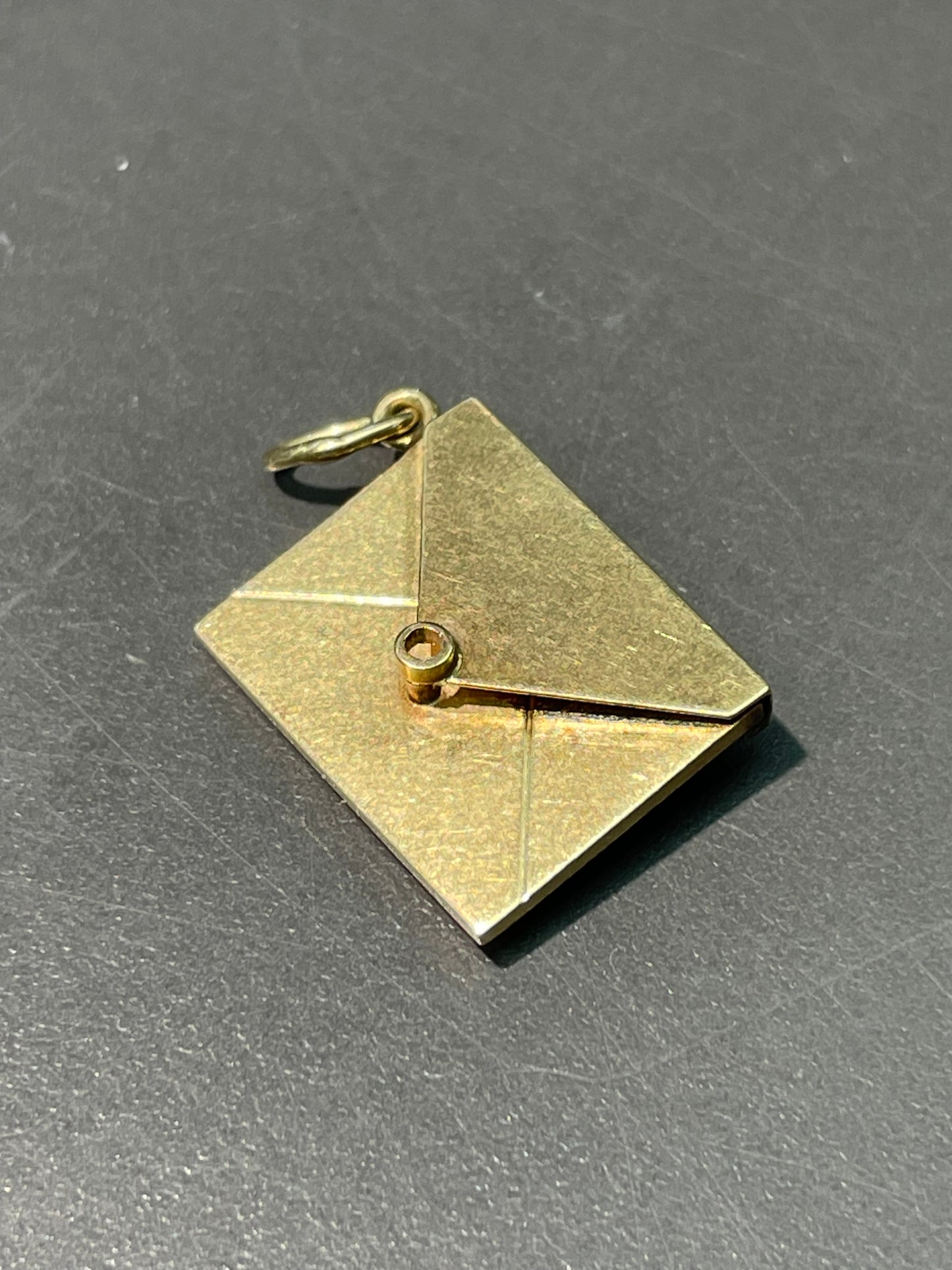 复古 14K 黄金铰接信封吊饰