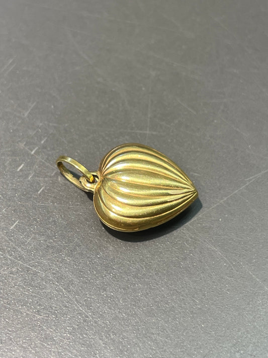 Vintage 18K Yellow Gold Ribbed Heart Charm Pendant