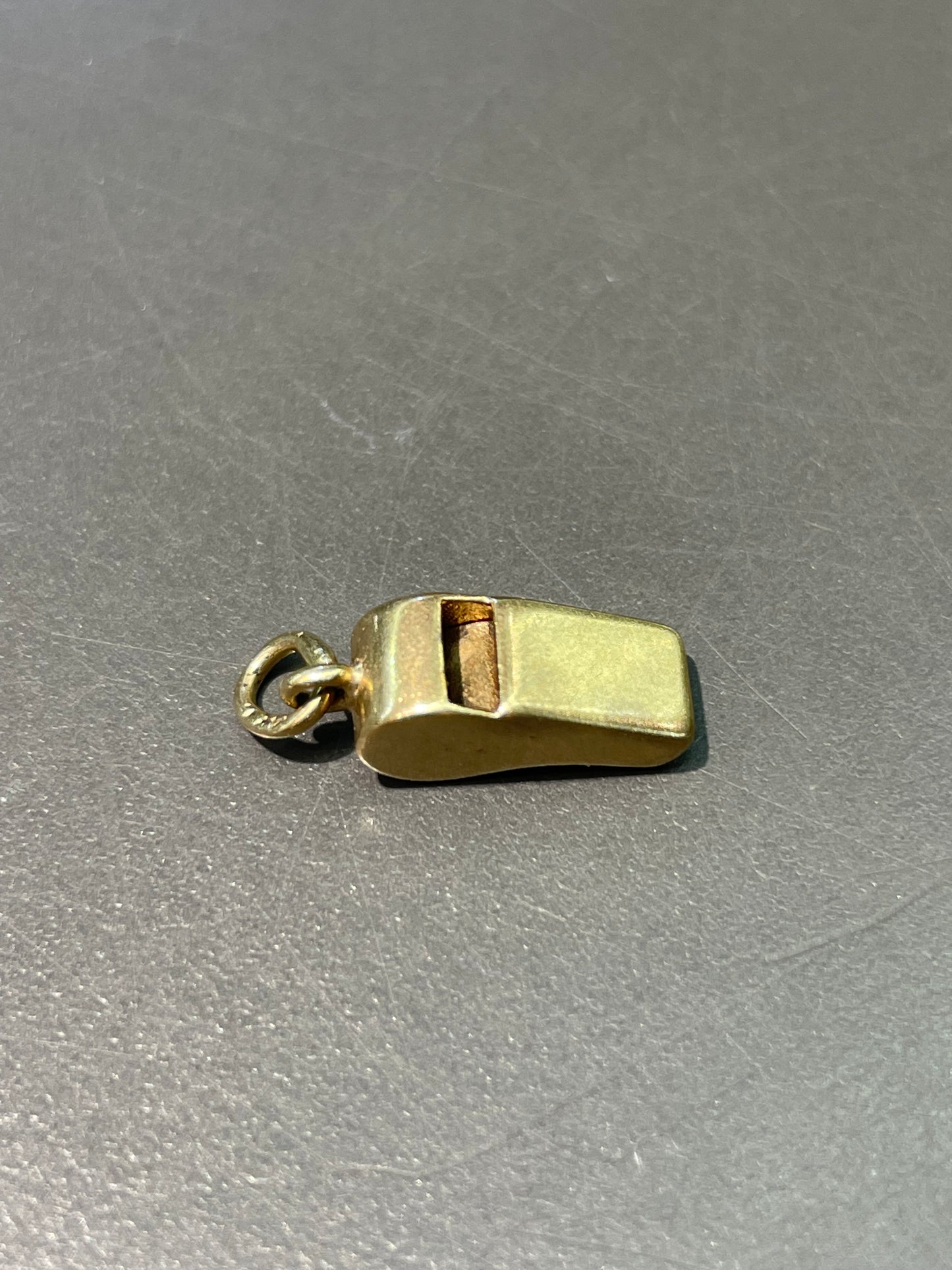 复古 14K 金迷你口哨吊饰