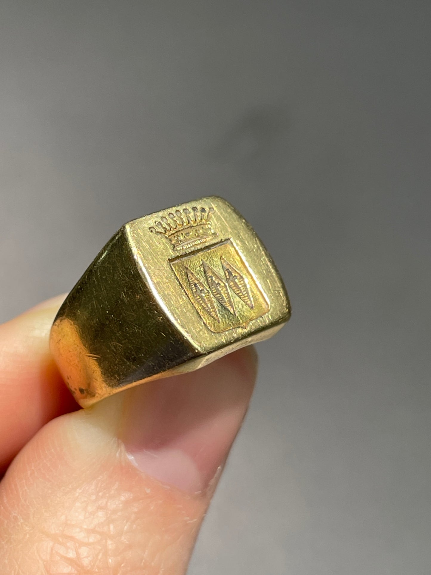 Vintage 18K Gold Crown Signet Intaglio Ring