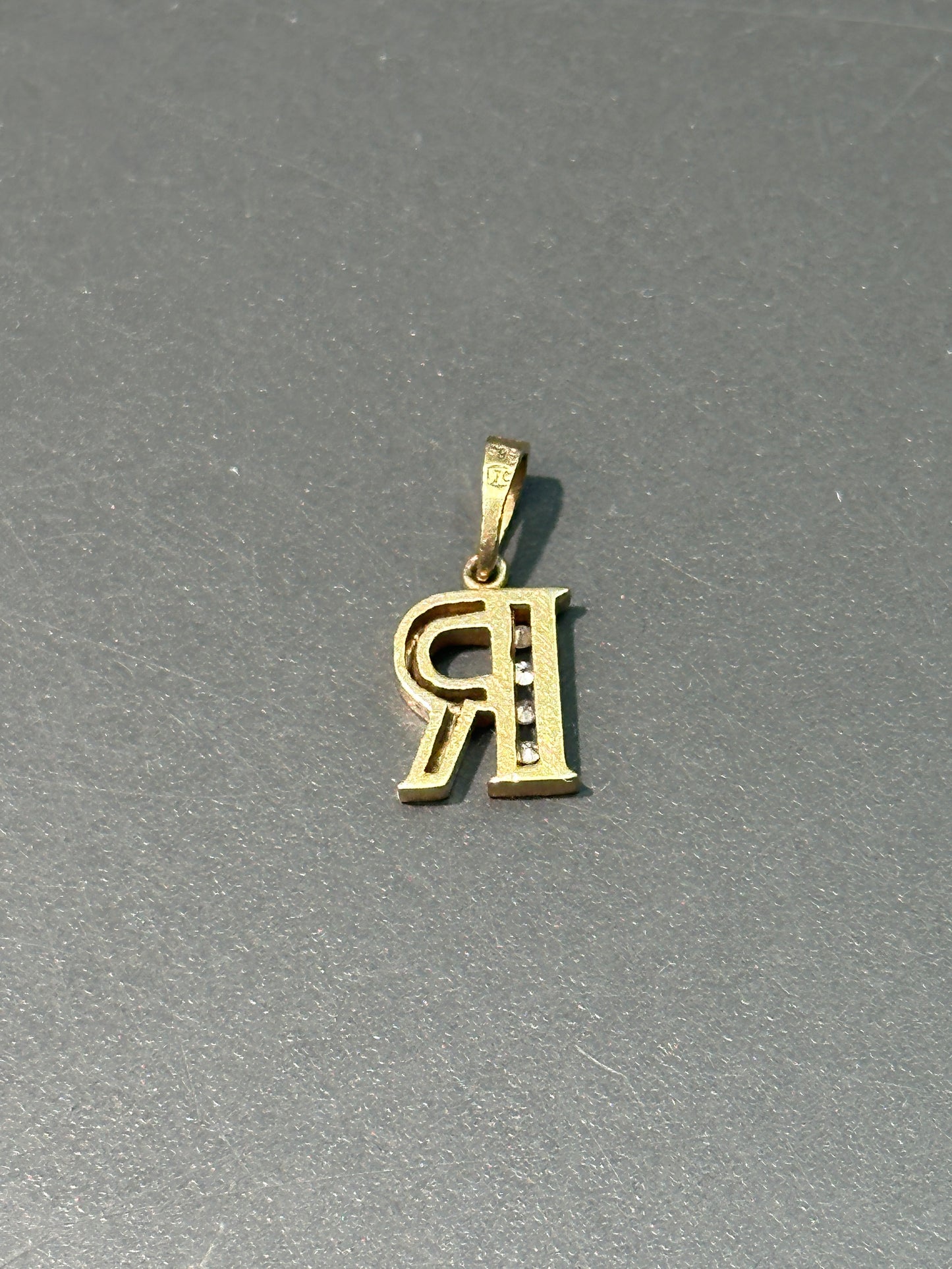 Vintage 14K Gold 0.04 CTW Diamond Letter R Charm