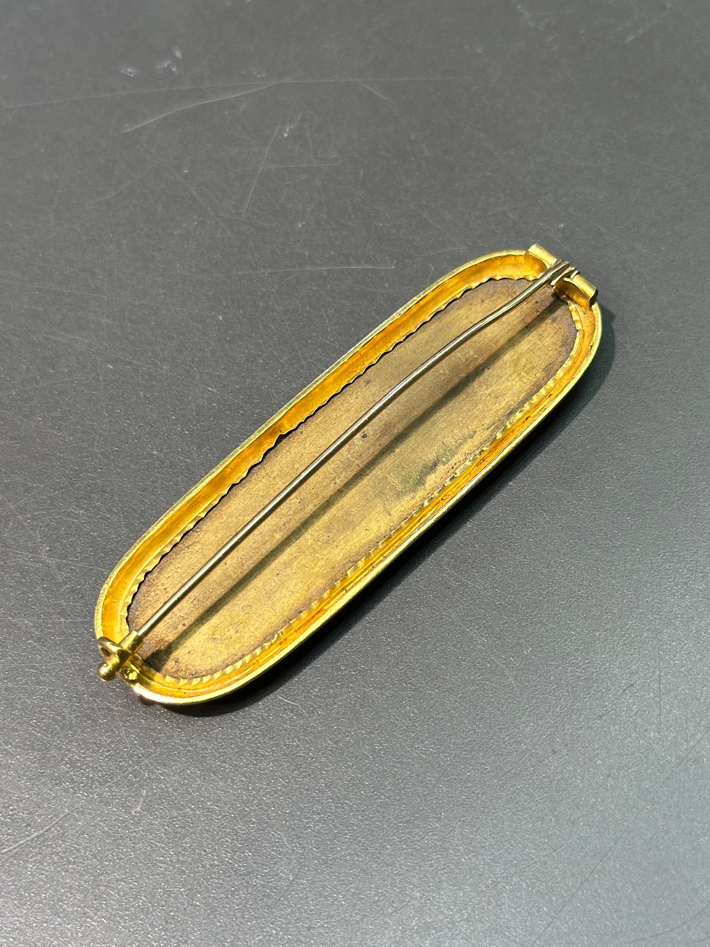 维多利亚伊特鲁里亚 18K 金 Pietra Dura 胸针