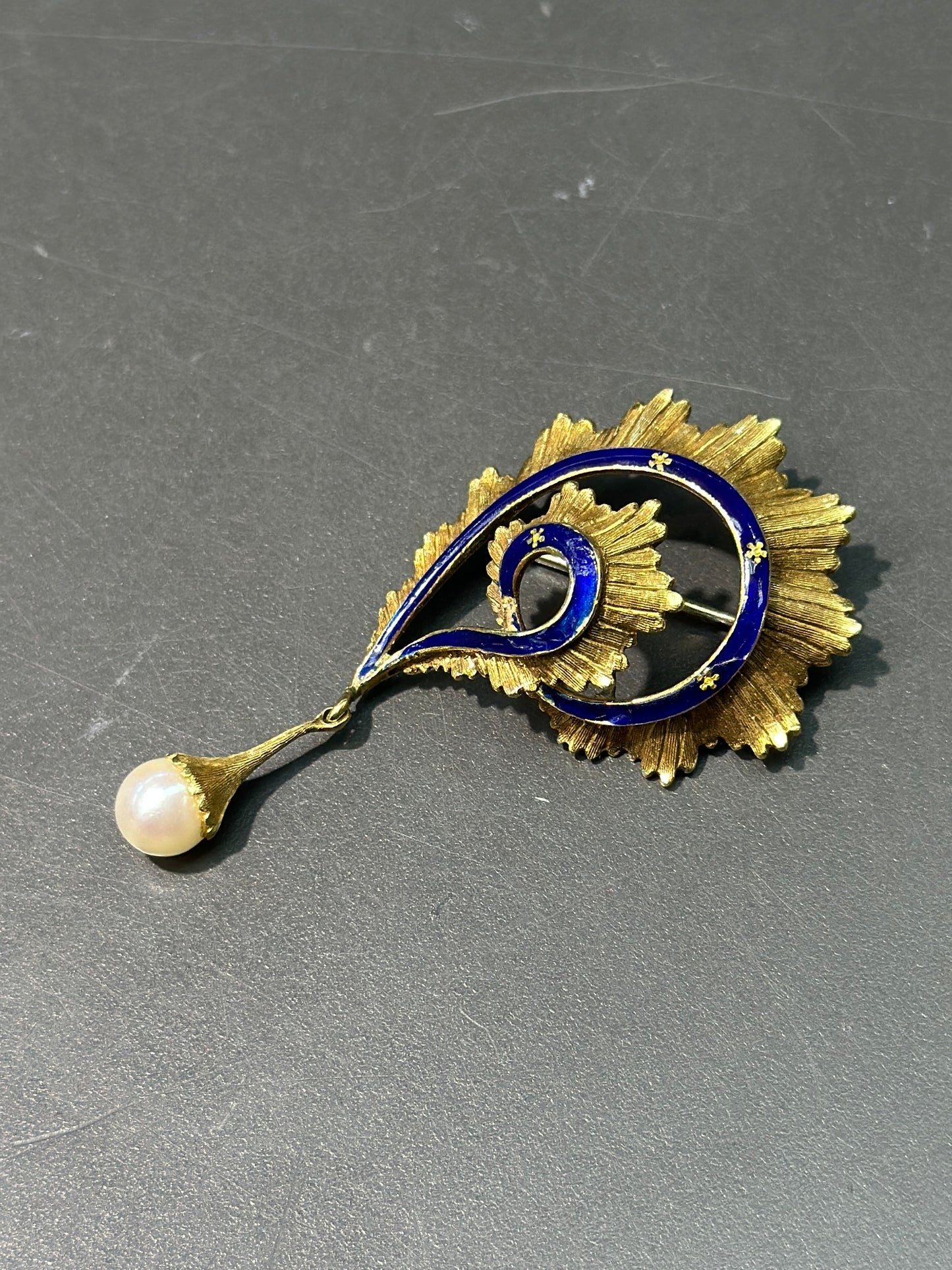 Vintage 18K Gold Enamel Swirl Pearl Brooch