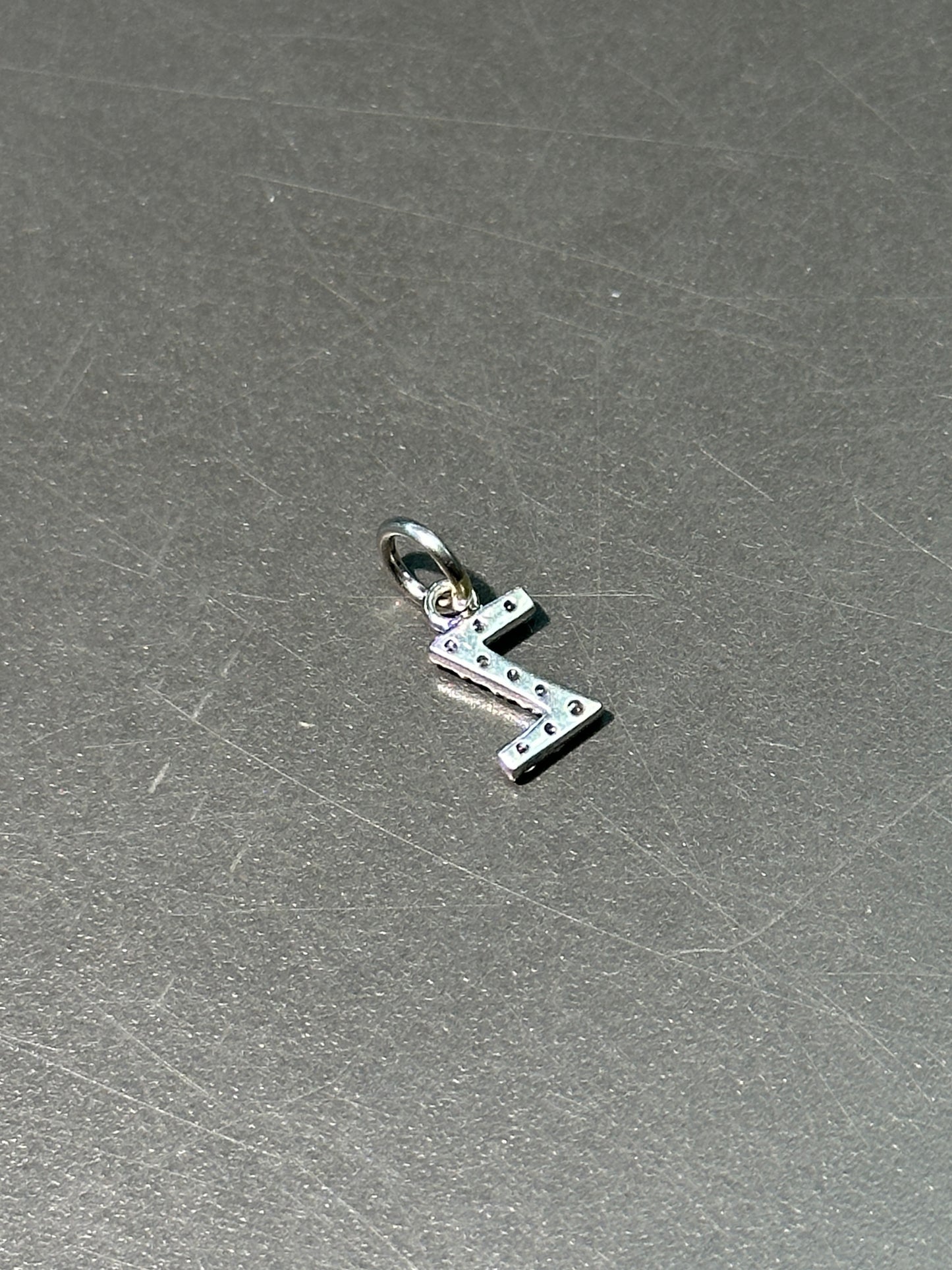 14K 白金 Z 字母钻石吊坠