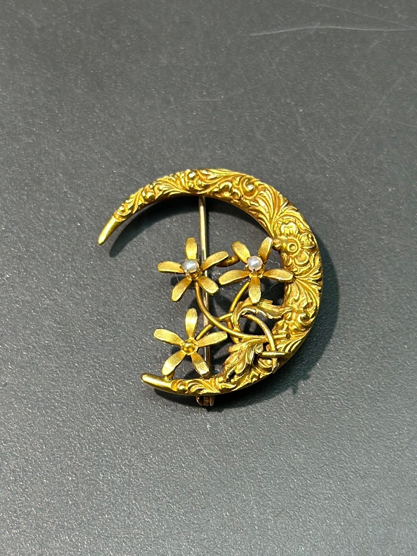 Art Nouveau 10K Gold Motif Crescent Floral Brooch