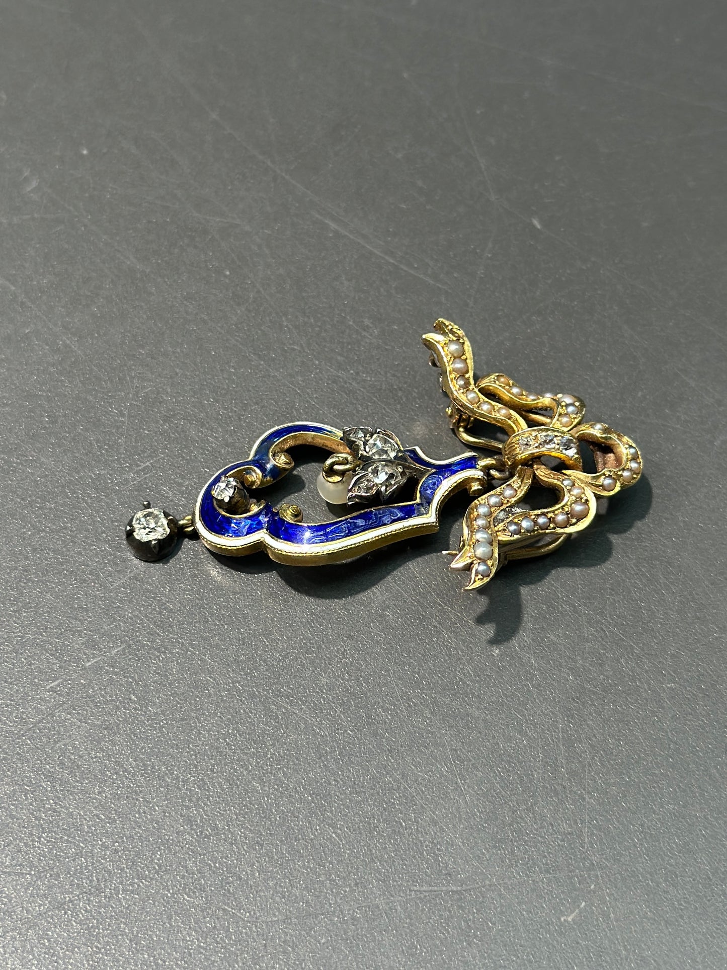 格鲁吉亚 14K 金珐琅珍珠钻石丝带胸针吊坠