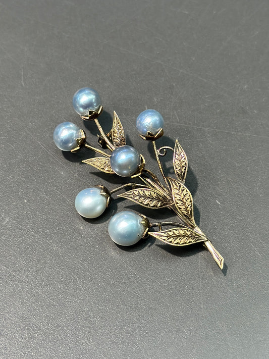￼复古 14K 金珍珠花胸针