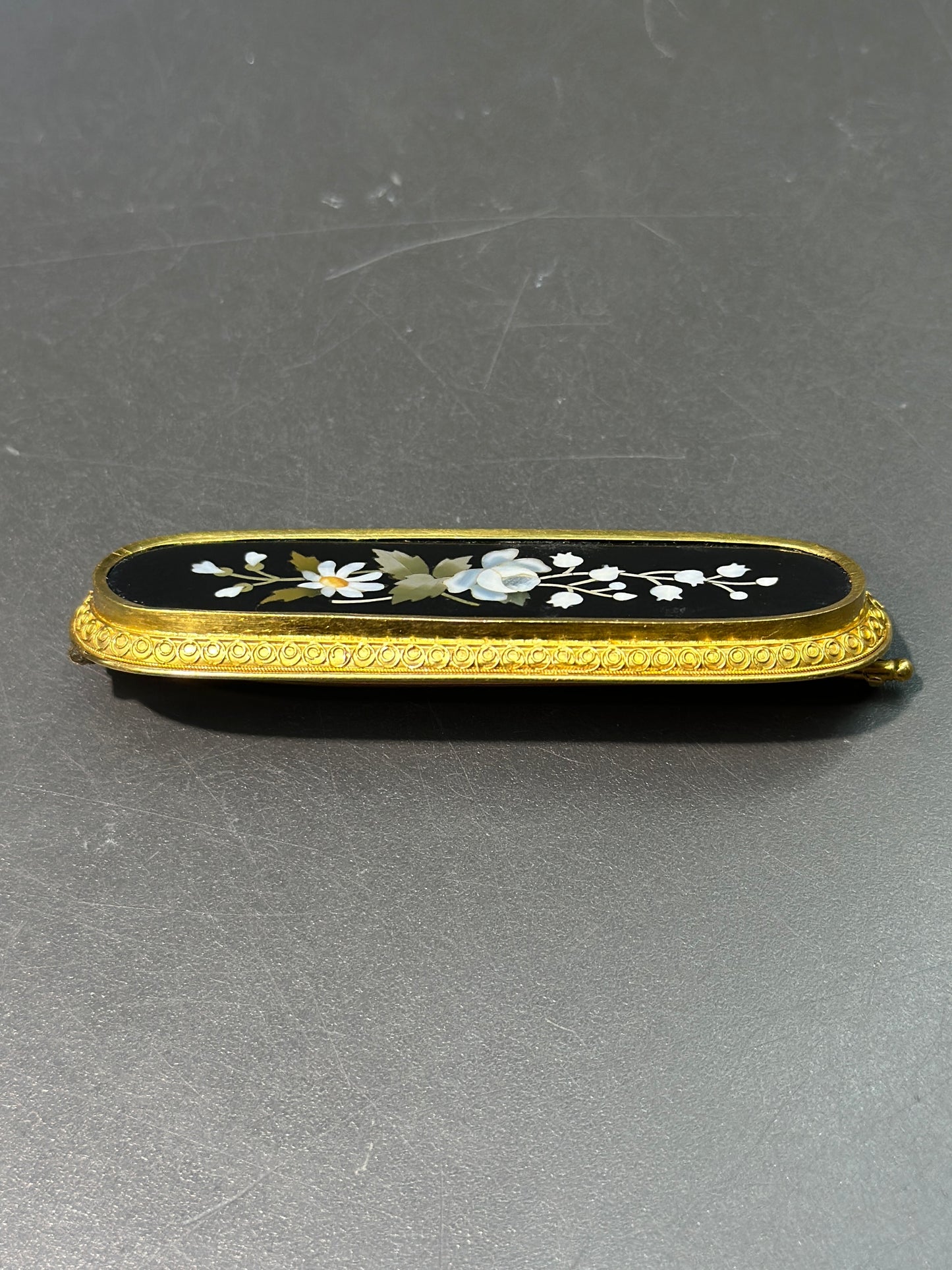 维多利亚伊特鲁里亚 18K 金 Pietra Dura 胸针