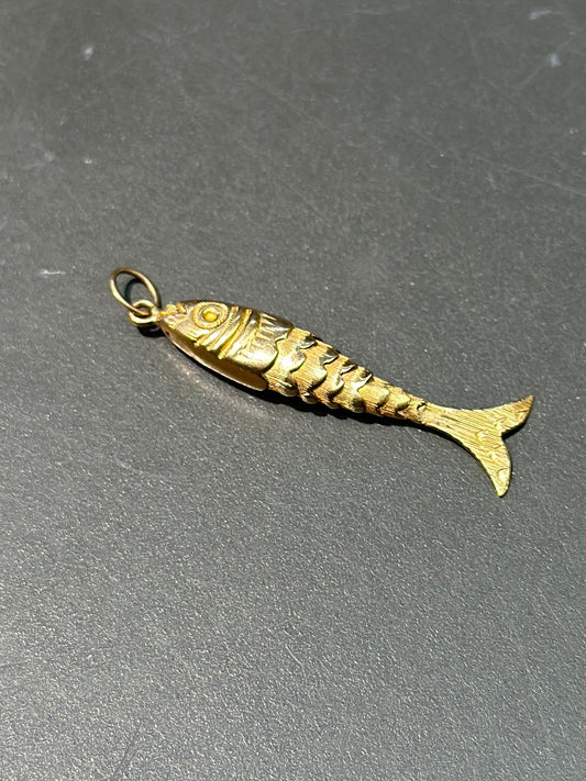 Breloque poisson articulé vintage en or 18 carats