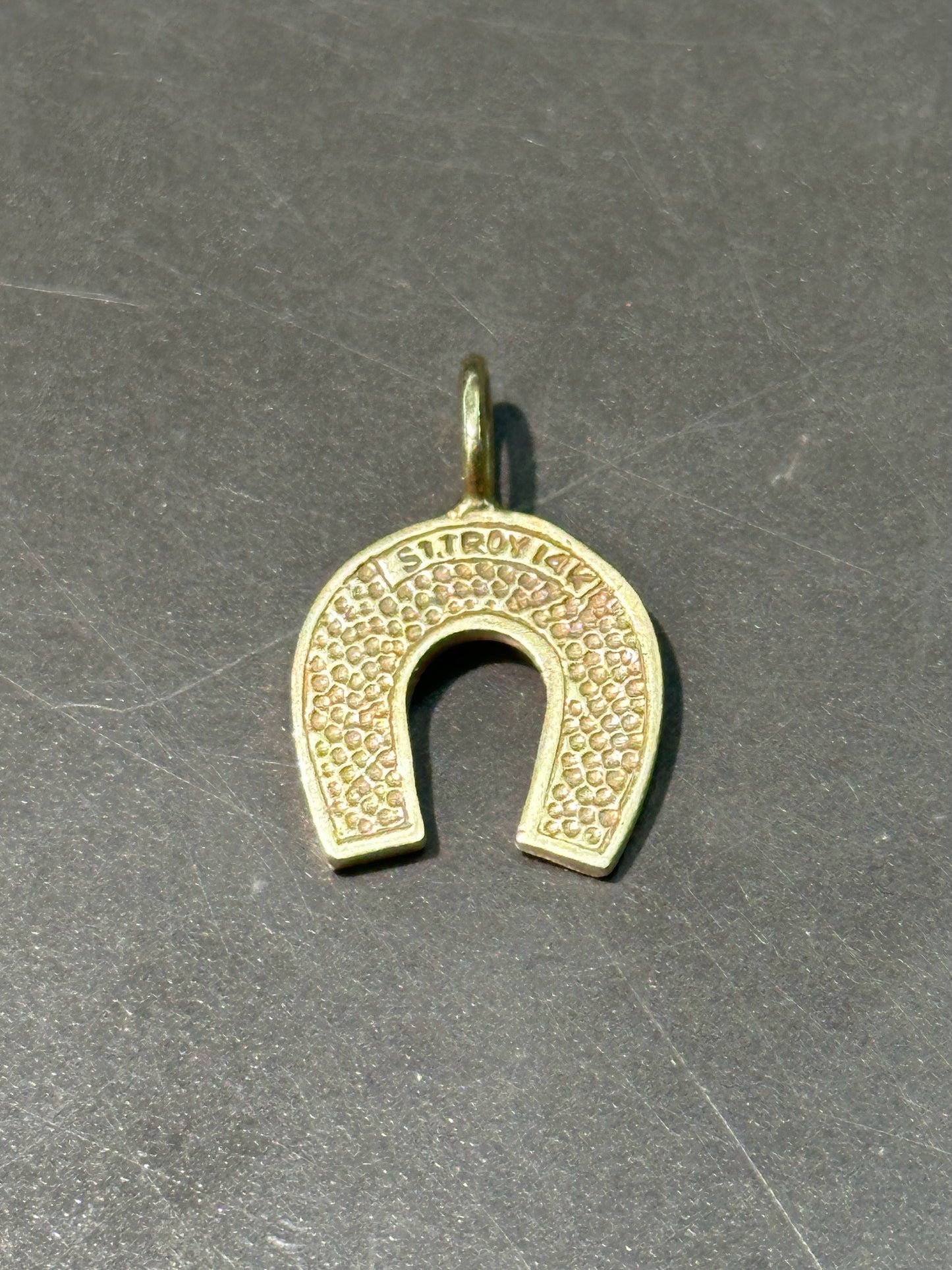 复古 14K 金块马蹄形吊饰