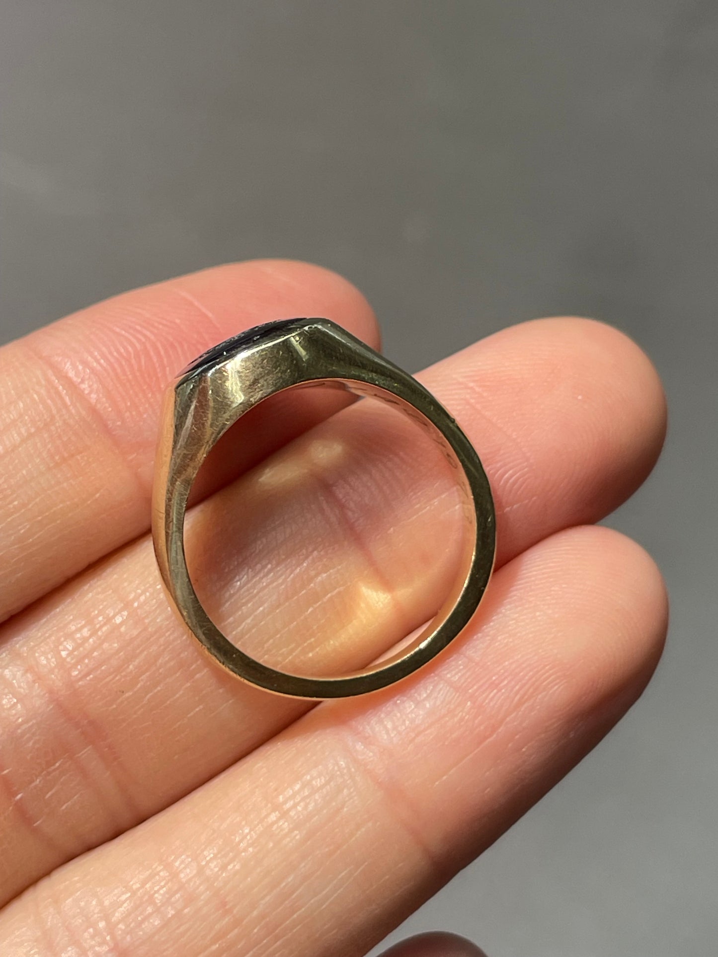 Vintage 10K Gold Intaglio Signet Ring