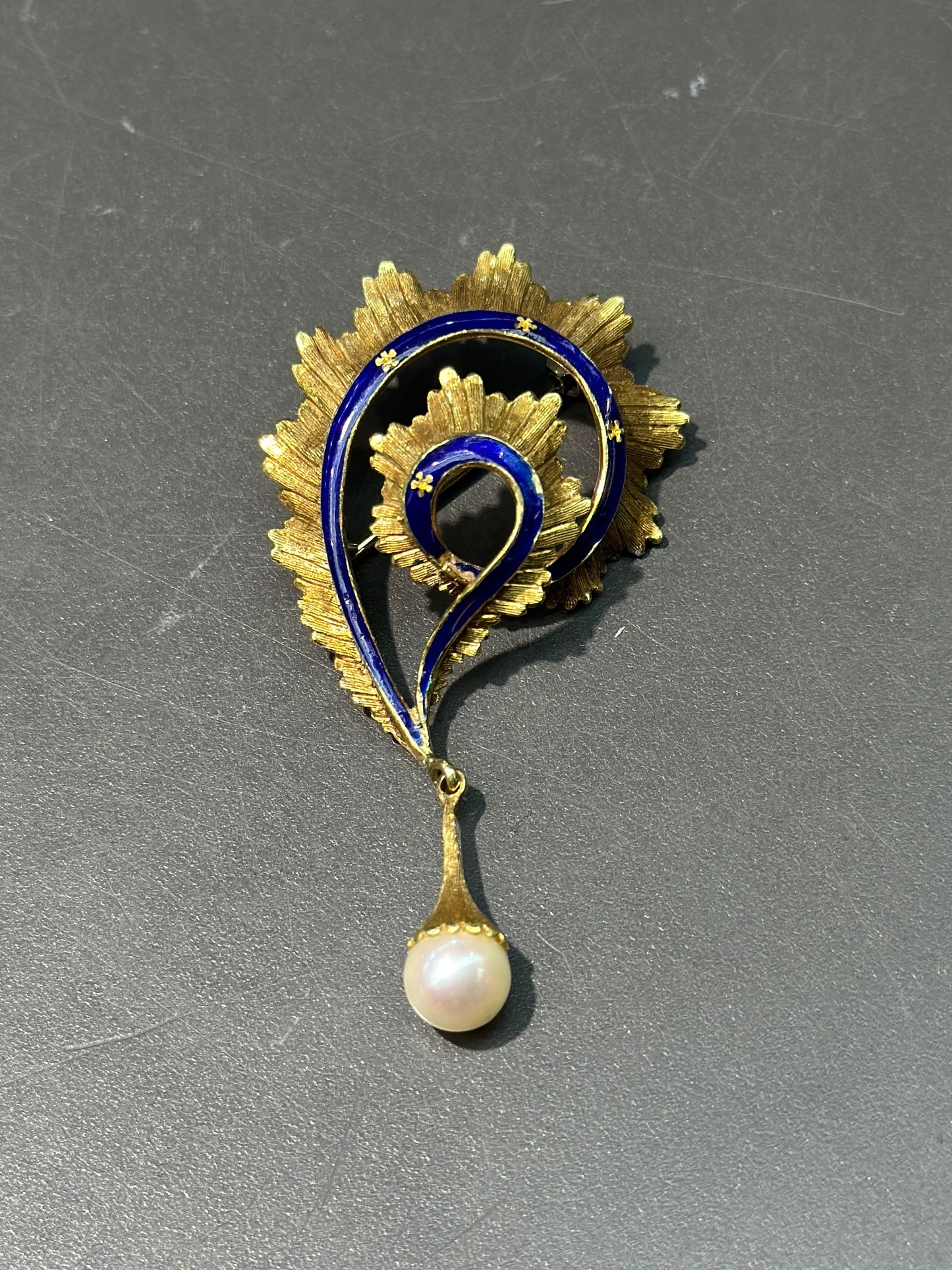 复古 18K 金珐琅漩涡珍珠胸针