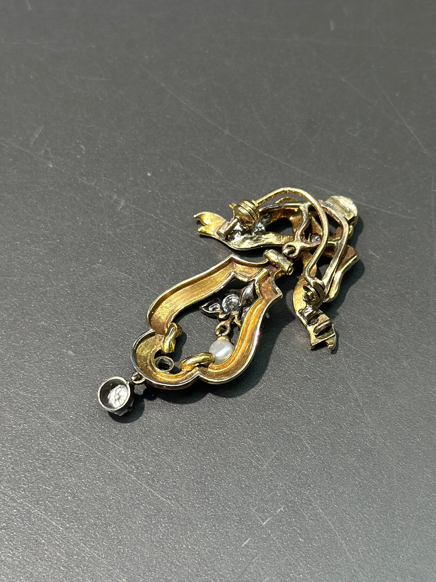 格鲁吉亚 14K 金珐琅珍珠钻石丝带胸针吊坠