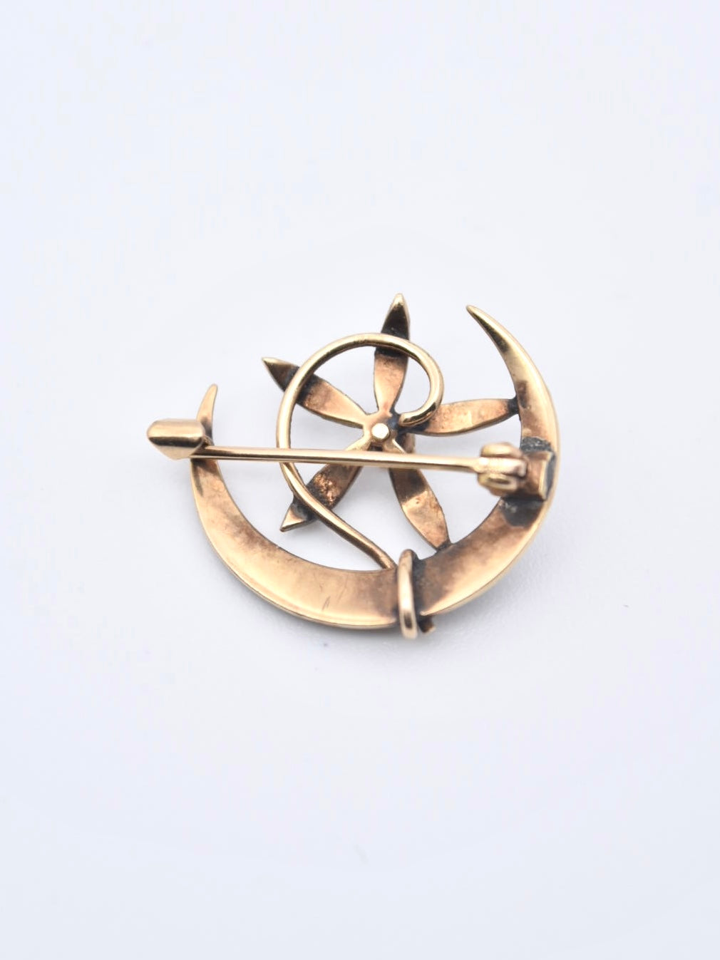 Broche victorienne de fleur de croissant de perle de graine d'opale 14K