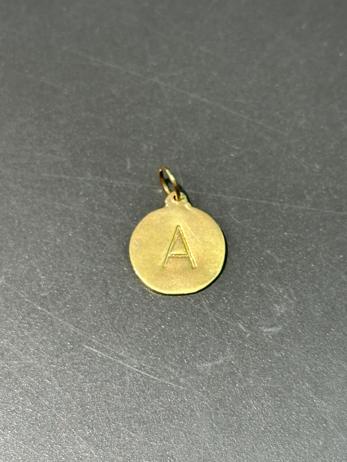复古 14K“A”字母吊饰
