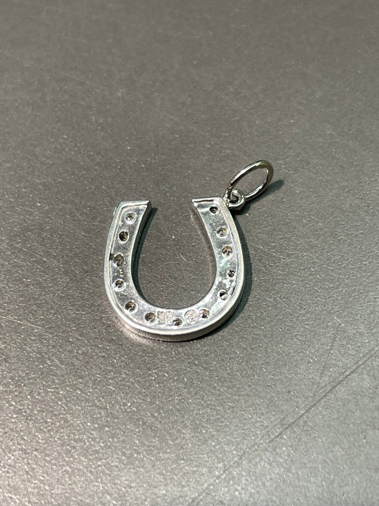 14K 白金 0.26 CTW 钻石马蹄吊坠