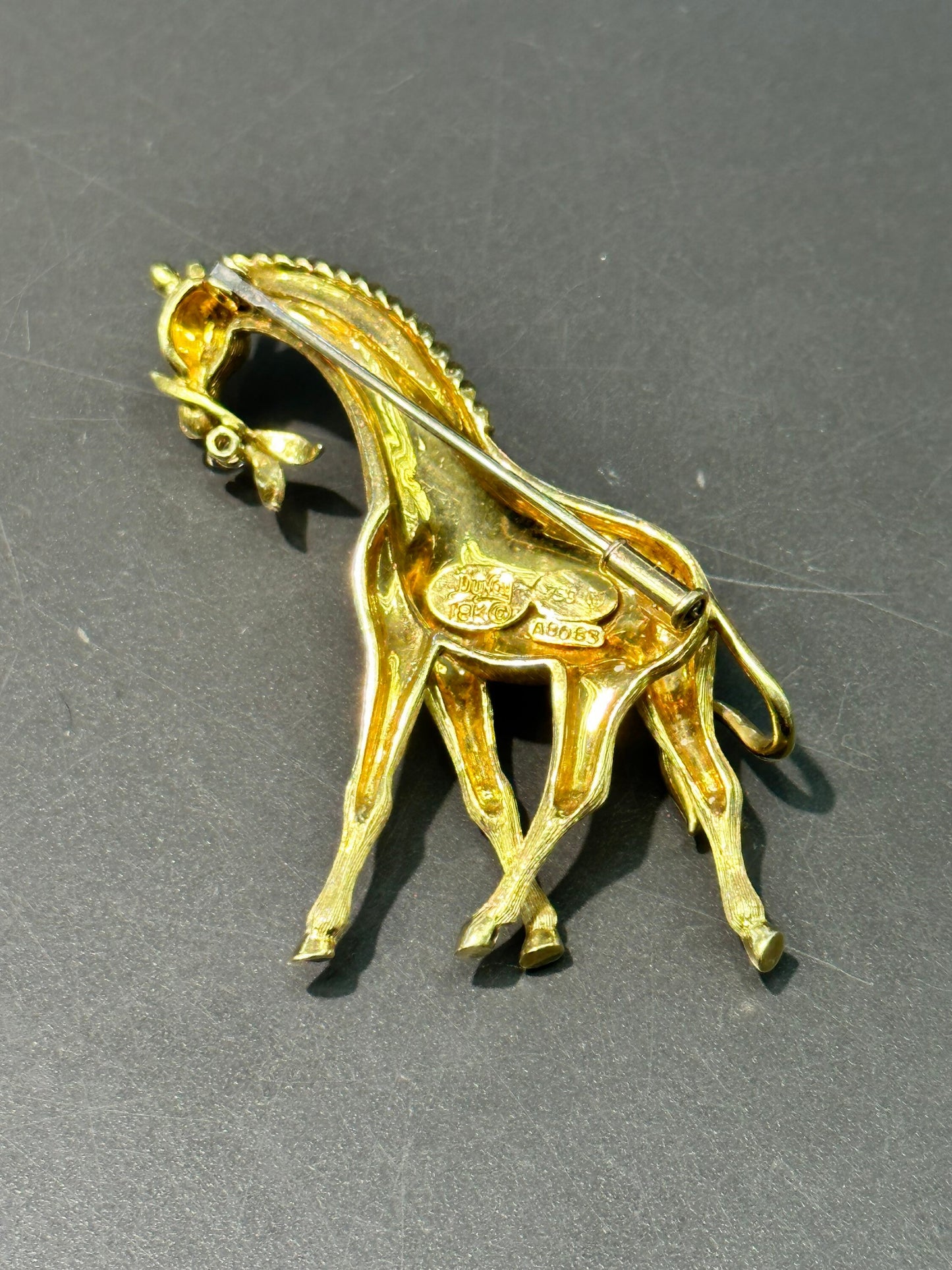 Henry Dunay 18K 金钻石长颈鹿胸针