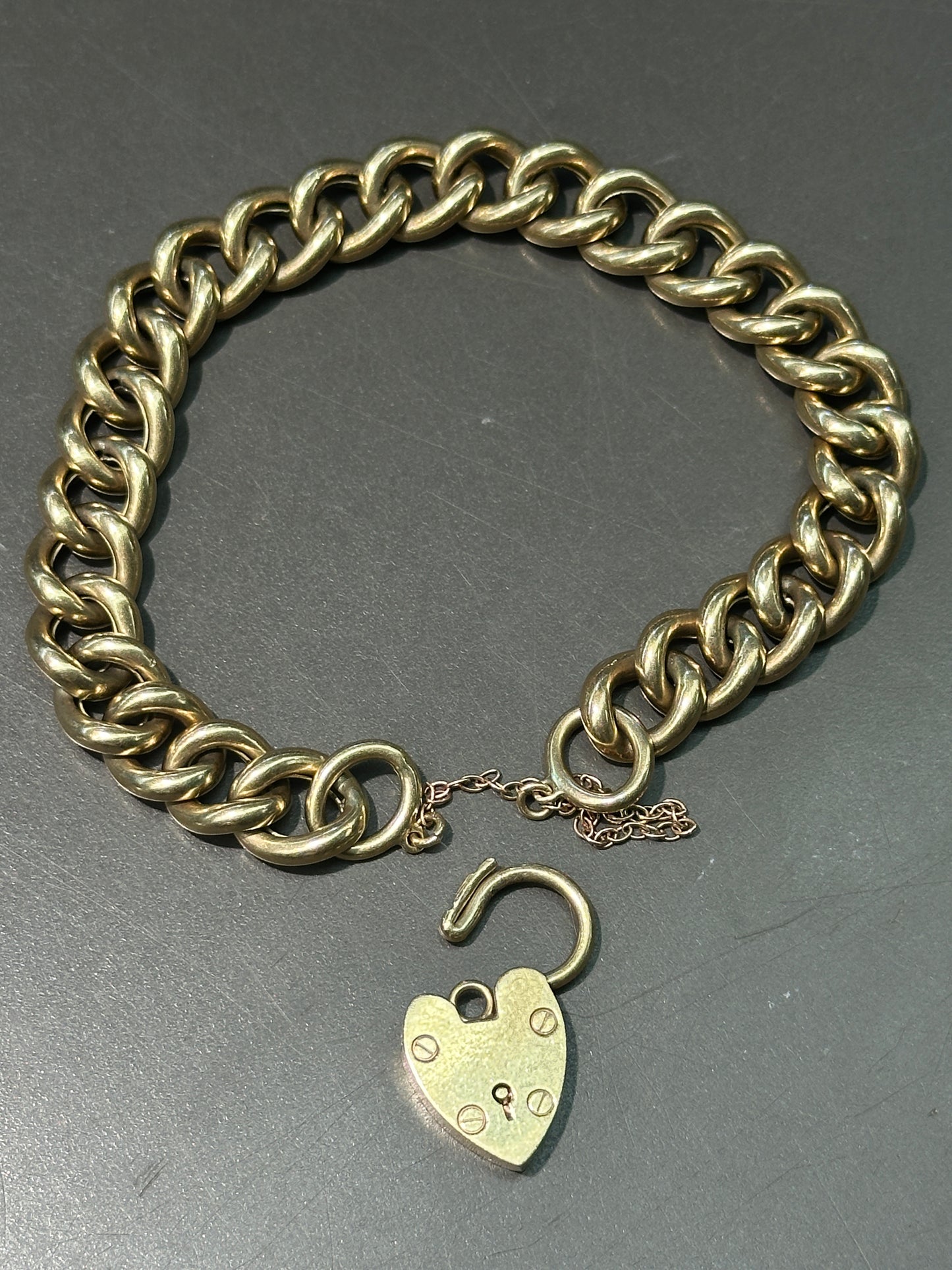 Vintage 9K Yellow Gold Padlock Curblink Bracelet