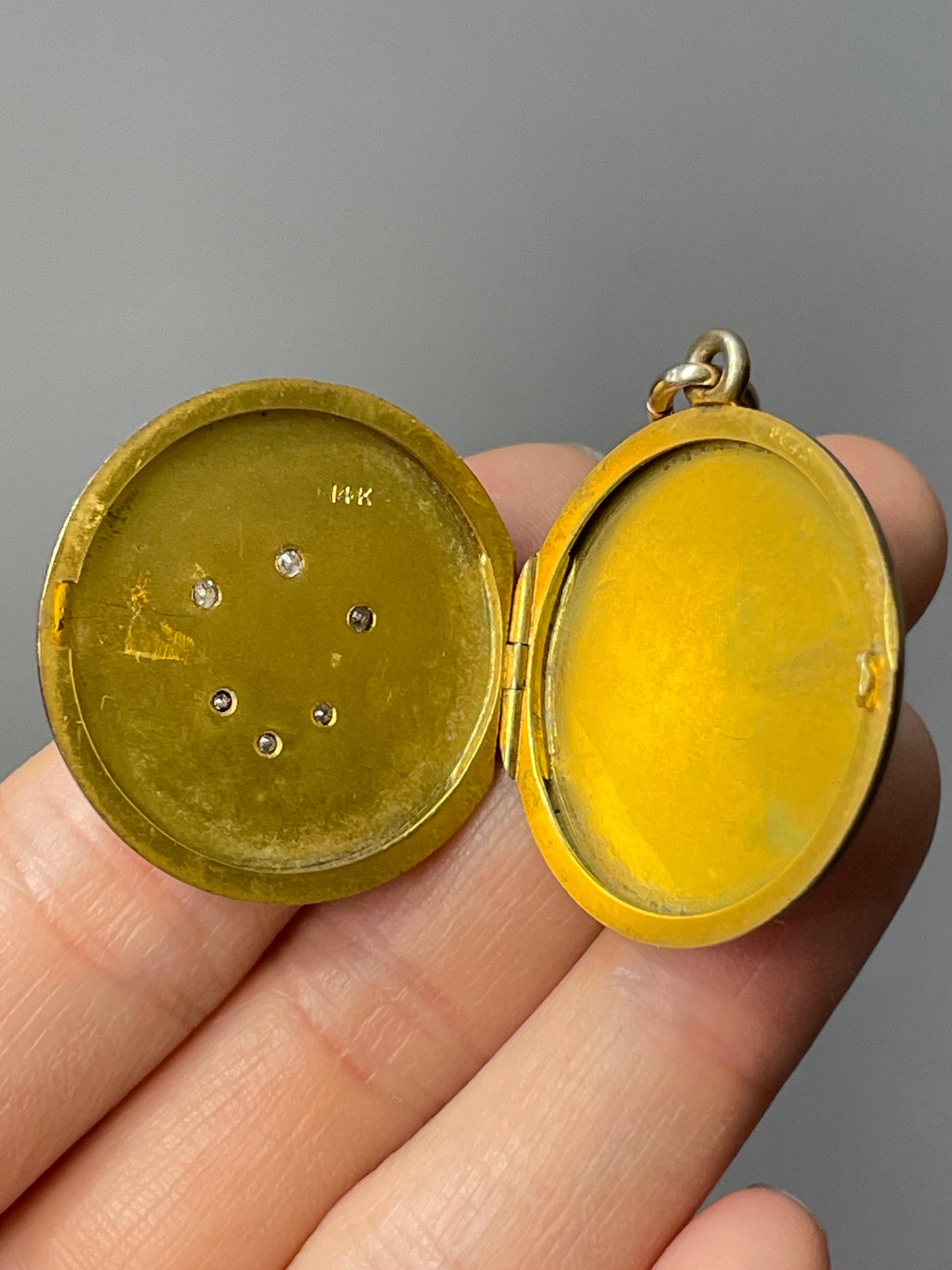 Antique 14K Yellow Gold 0.18 CTW Diamond Fleur De Lis Locket Pendant