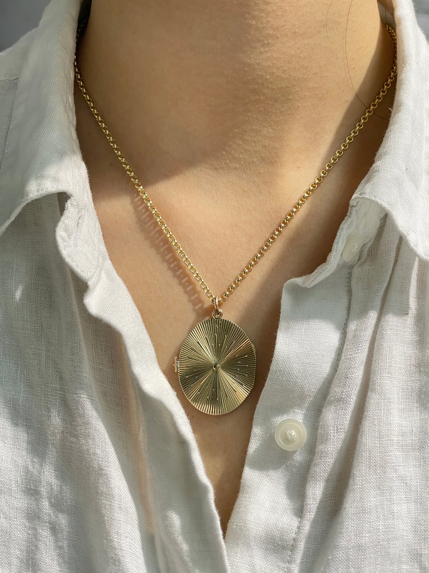 Vintage 14K Gold Engine Turned Locket Book Pendant